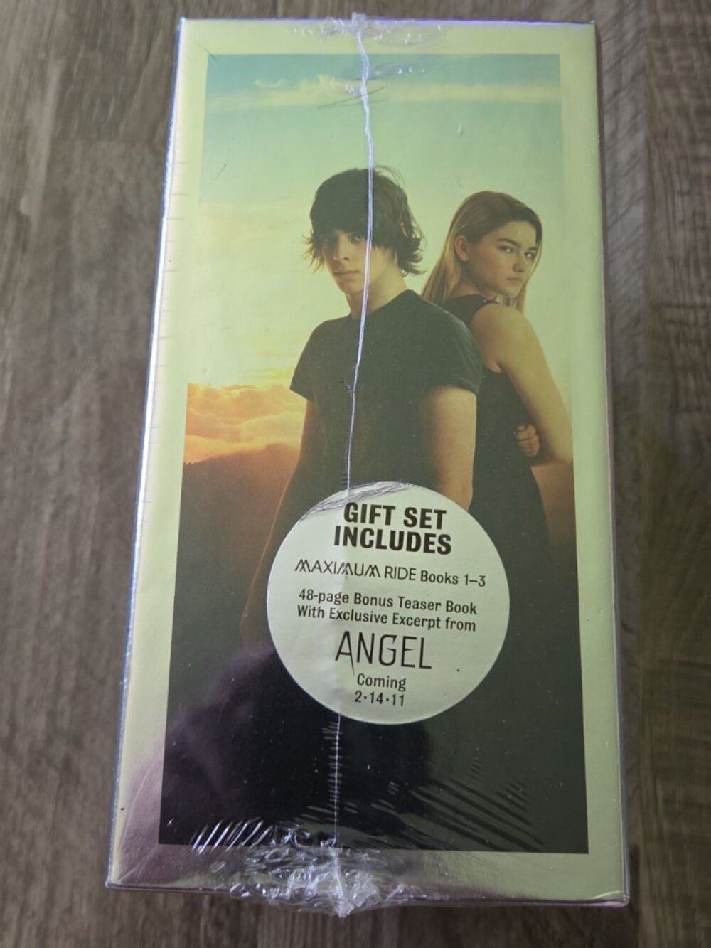Maximum Ride Box Set (Maximum Ride, School's Out Forever, Saving the World) - Picture 6 of 11